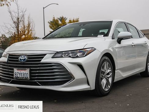 Used 2022 Toyota Avalon XLE image 3