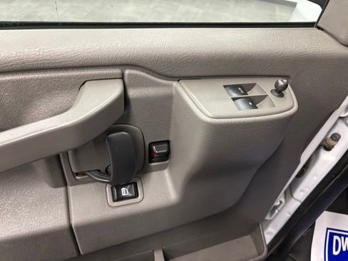 Used 2022 GMC Savana 2500 w/ Driver Convenience Package image 12