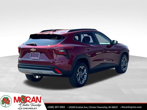 Certified 2024 Chevrolet Trax LT w/ LT Convenience Package FWD image 5
