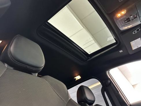 Certified 2025 Toyota Sienna Limited FWD image 23