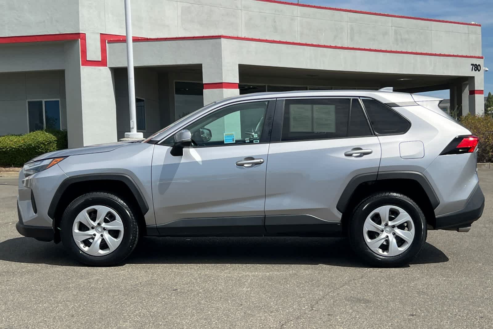 Used 2023 Toyota RAV4 LE AWD/4WD image 9