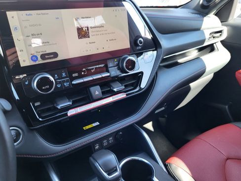 Certified 2025 Toyota Highlander XSE image 11