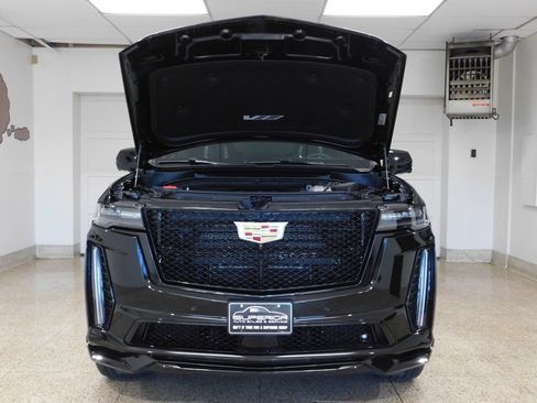 Used 2024 Cadillac Escalade ESV V w/ LPO, Floor Liner Package AWD/4WD image 13