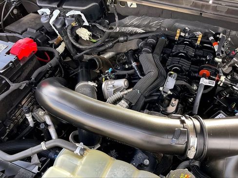 Used 2024 Ford Expedition XLT image 32