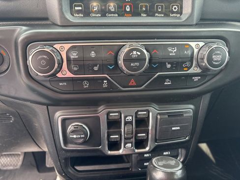 Used 2022 Jeep Wrangler Unlimited Sahara w/ LED Lighting Group image 18