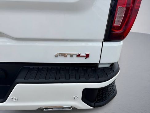 Used 2022 GMC Sierra 1500 AT4 w/ AT4 Premium Package AWD/4WD image 38