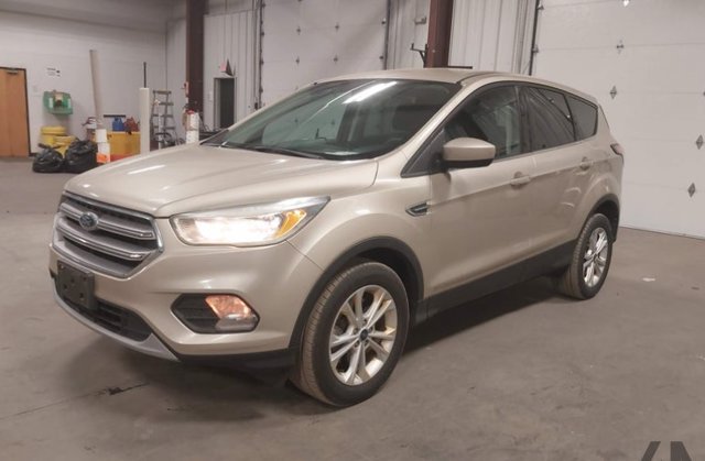 Used 2017 Ford Escape SE AWD/4WD image 2