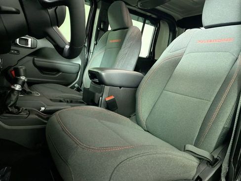 Used 2025 Jeep Gladiator Rubicon w/ Convenience Group image 19