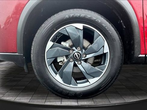 Used 2025 Nissan Rogue SV AWD/4WD image 33