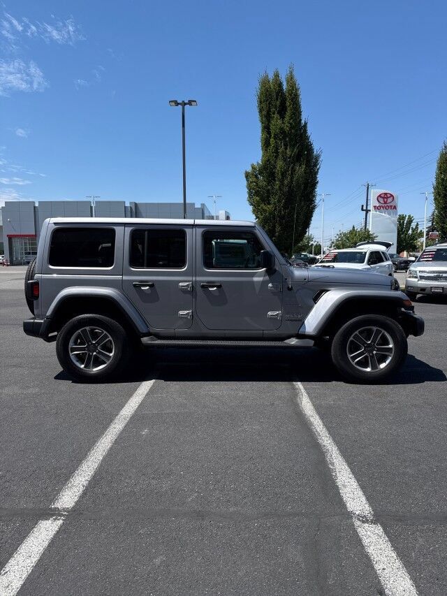 Used 2021 Jeep Wrangler Unlimited Sahara w/ Uconnect 4C Nav & Sound Group AWD/4WD image 4