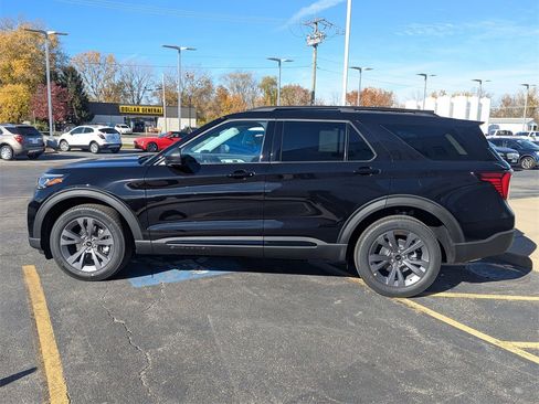 New 2026 Ford Explorer Active w/ Active Comfort Package image 3