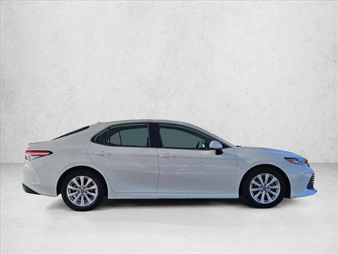 Used 2020 Toyota Camry LE image 4