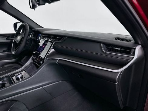 Used 2024 Jeep Grand Cherokee Altitude image 29