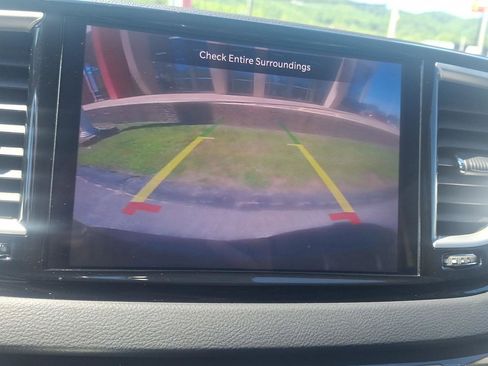Used 2023 Chrysler Pacifica Touring-L FWD image 26