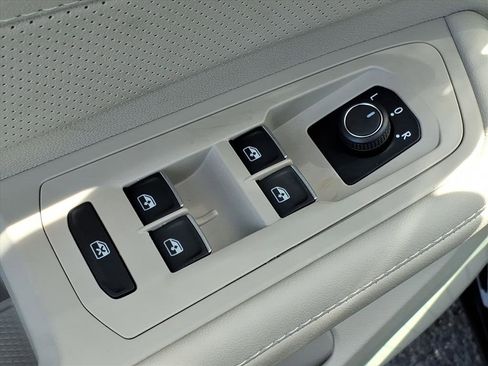 New 2026 Volkswagen Atlas SE image 11