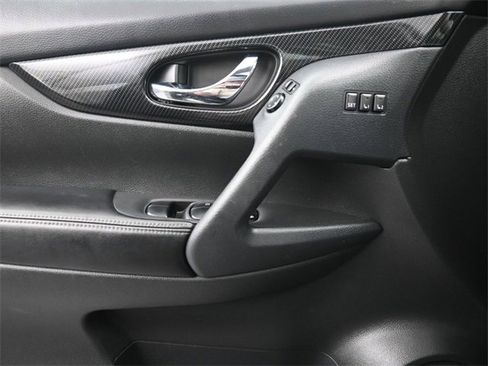 Used 2017 Nissan Rogue SL w/ SL Premium Package image 25