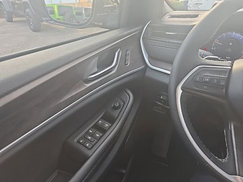New 2026 Jeep Grand Cherokee Limited image 15