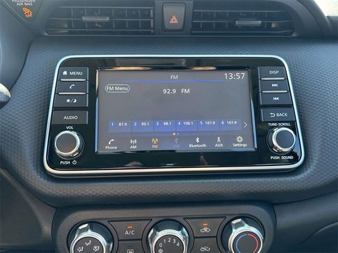 Used 2021 Nissan Kicks S image 19