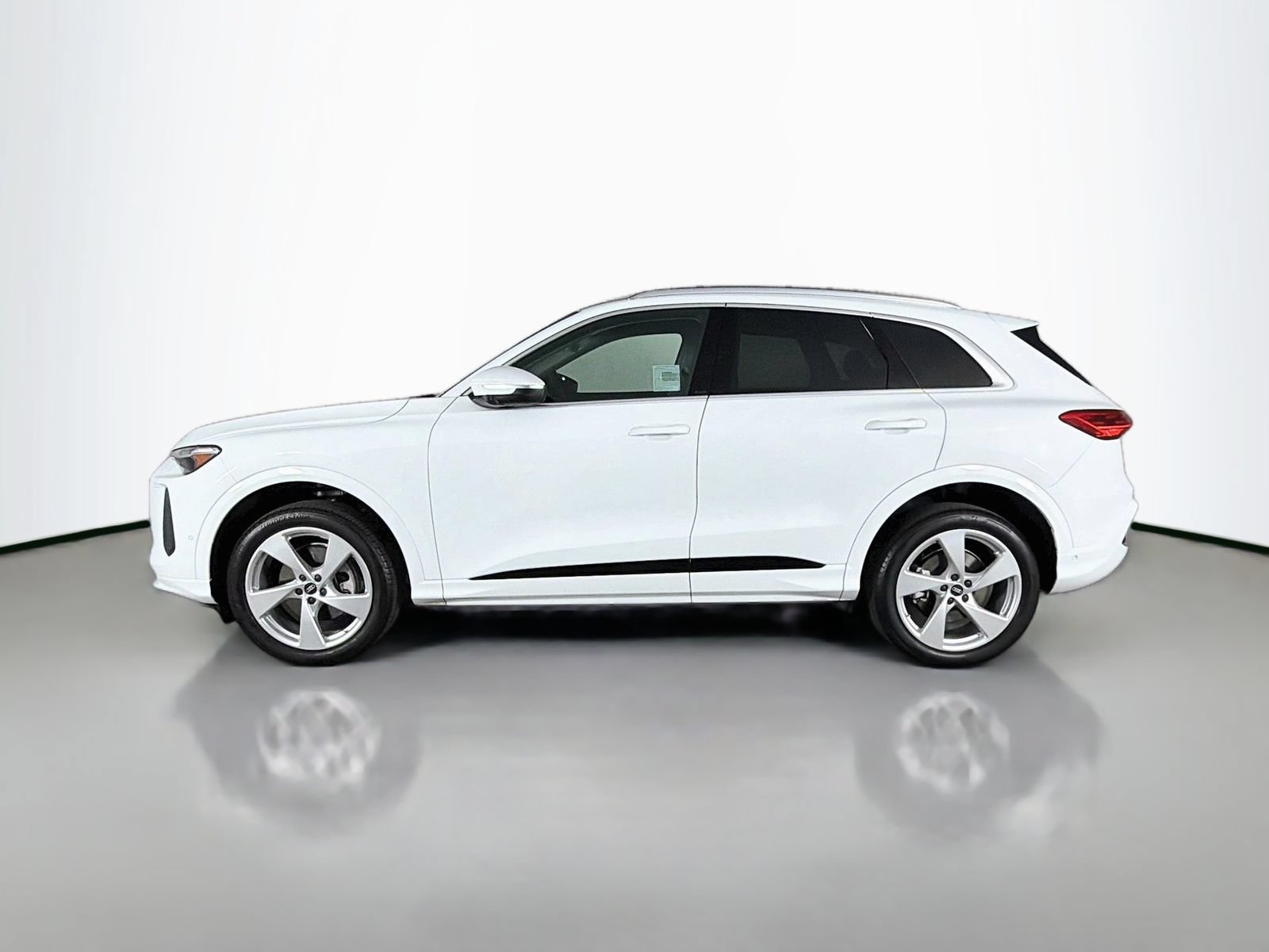 Certified 2025 Audi Q5 Premium w/ Premium Plus AWD/4WD image 4
