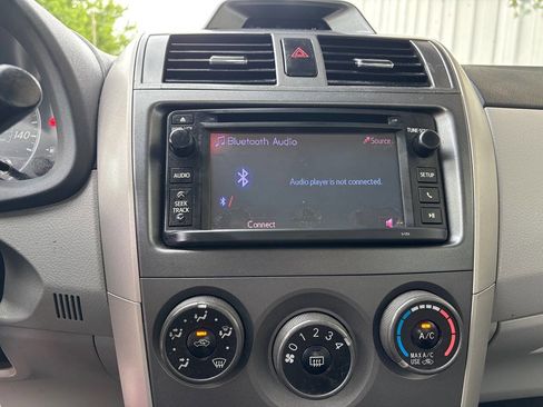 Used 2013 Toyota Corolla LE image 18