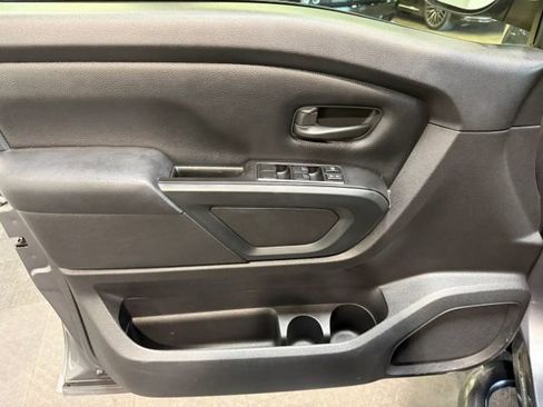 Used 2019 Nissan Titan S image 11