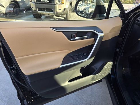 Used 2025 Toyota RAV4 XLE image 22