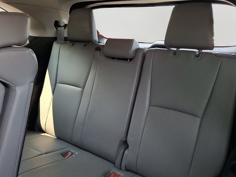 Used 2023 Toyota Highlander XLE AWD/4WD image 11