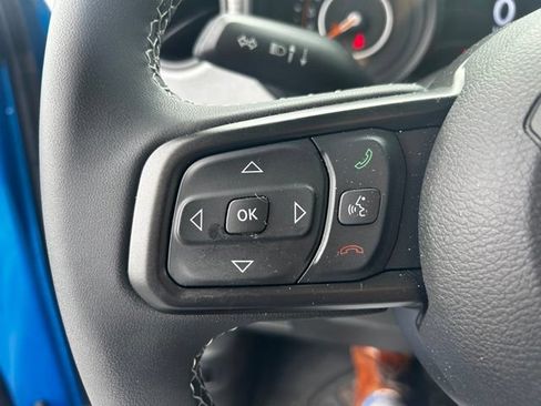 Used 2025 Jeep Gladiator Sport AWD/4WD image 14