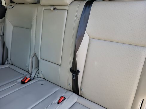 Used 2019 Volkswagen Atlas SE w/ Towing Package image 9