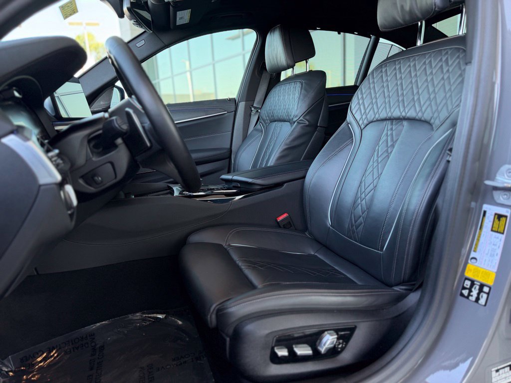 Used 2022 BMW M550i xDrive AWD/4WD image 11