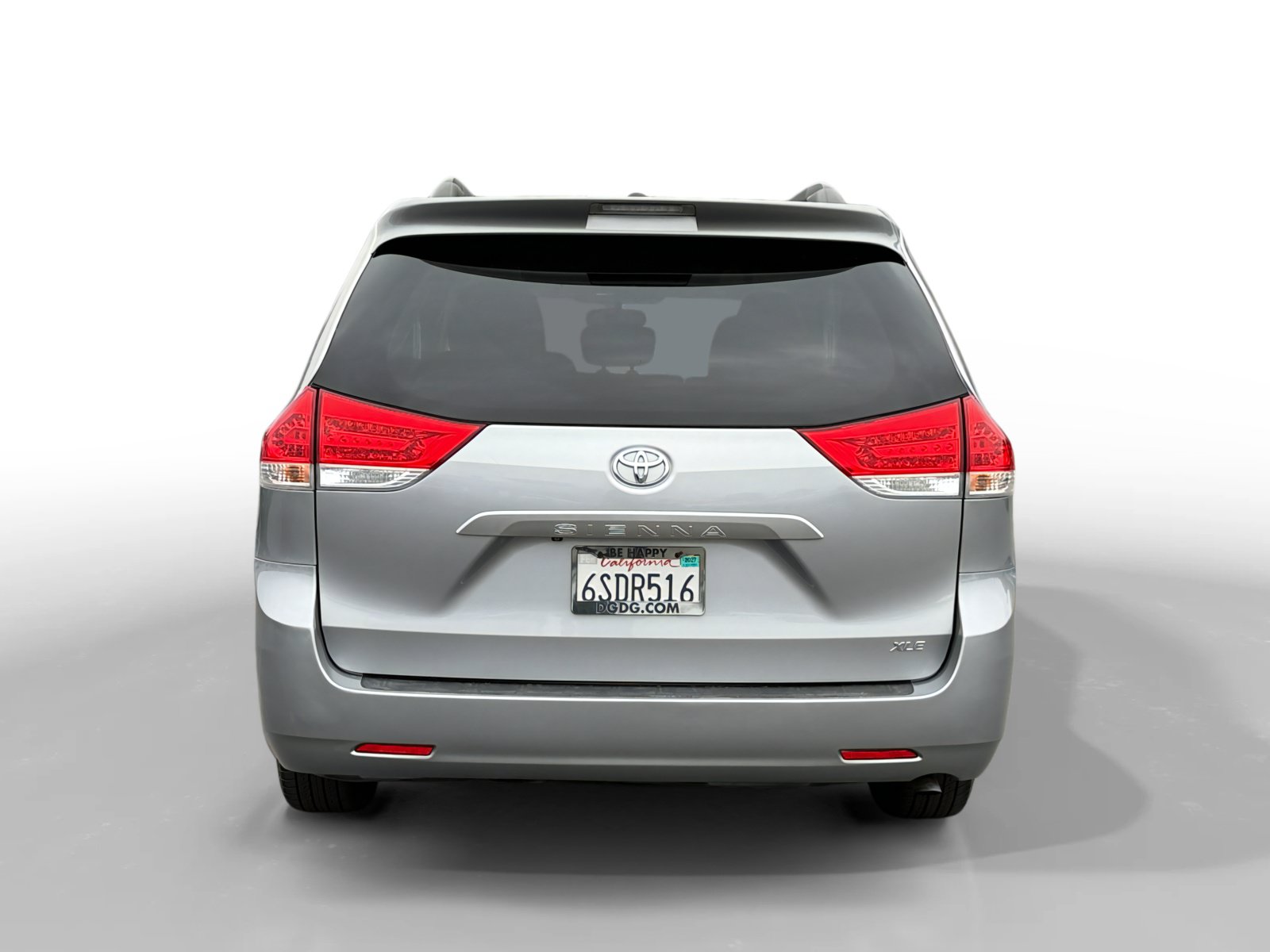 Used 2012 Toyota Sienna XLE FWD image 4