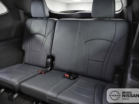 Used 2024 Buick Enclave Premium AWD/4WD image 14