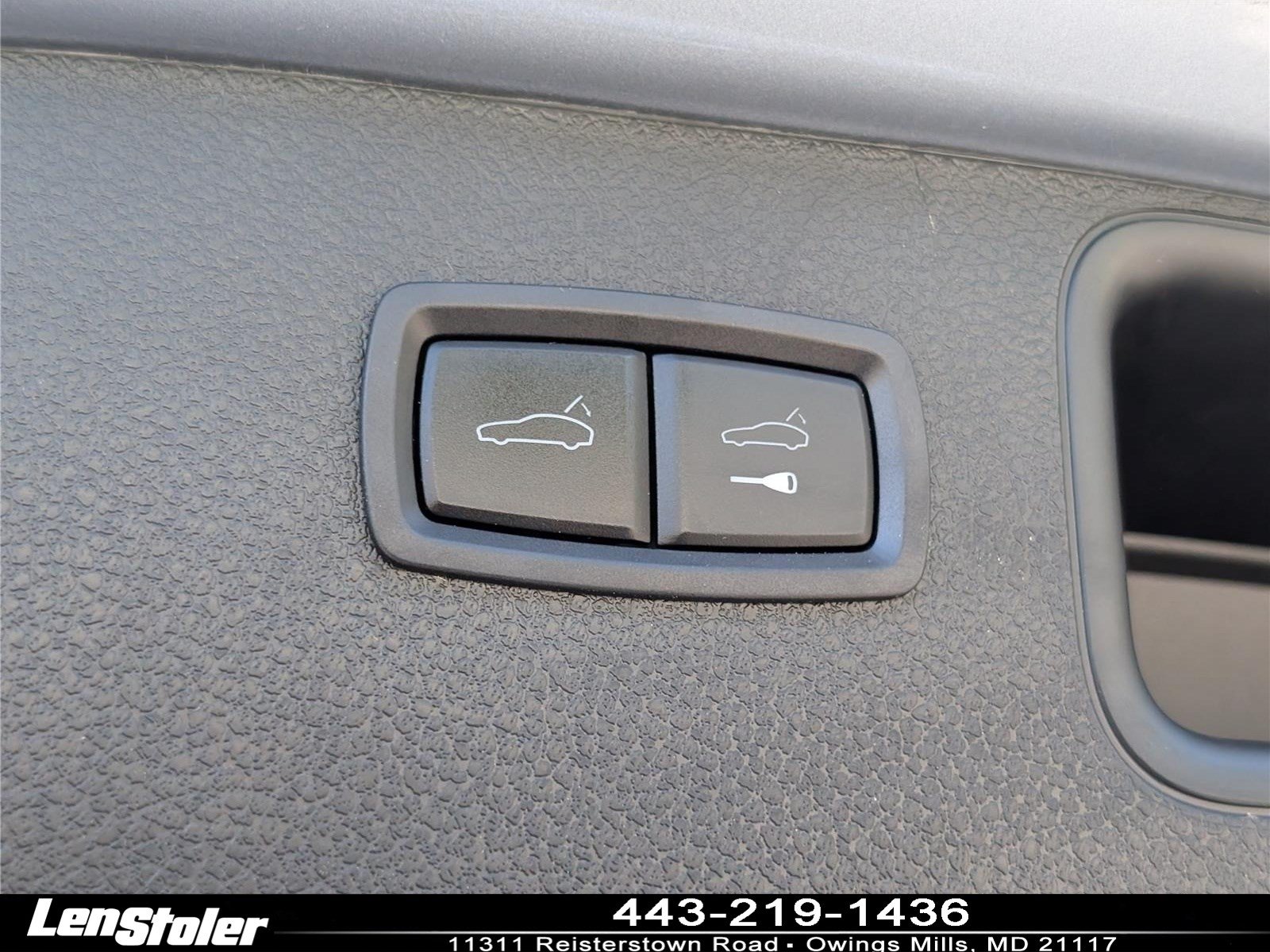 Used 2024 Porsche Macan AWD/4WD image 14