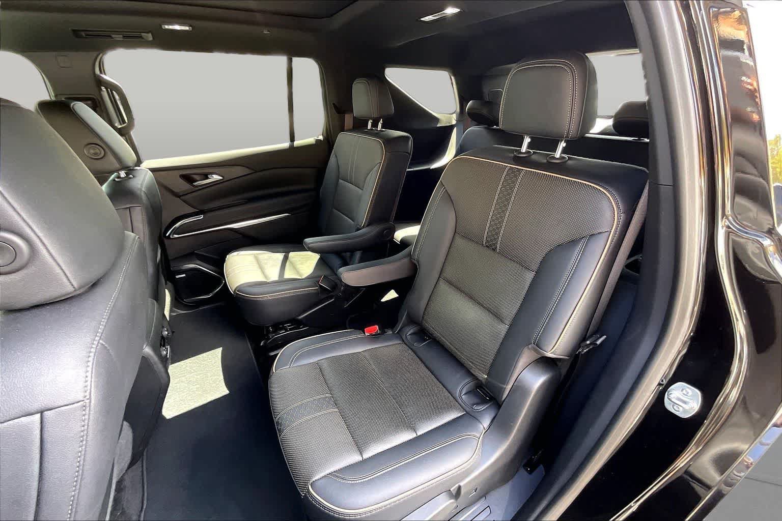 Used 2025 Chevrolet Traverse High Country w/ LPO, Floor Liner Package FWD image 71