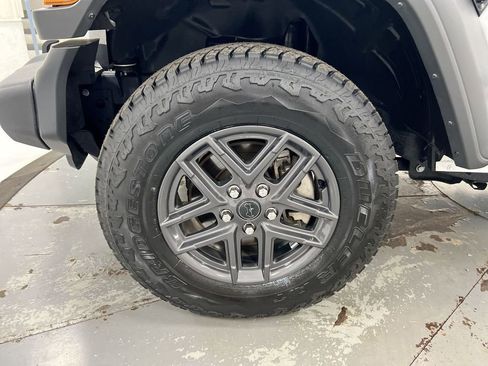 Used 2025 Jeep Wrangler Unlimited Sport AWD/4WD image 26
