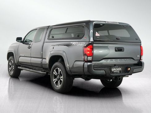 Used 2018 Toyota Tacoma TRD Sport w/ Exterior Package AWD/4WD image 3