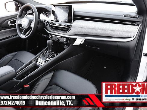 New 2026 Jeep Compass Latitude image 12