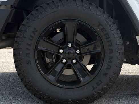 Used 2021 Jeep Wrangler Unlimited Sahara AWD/4WD image 26