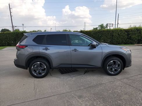 Used 2025 Nissan Rogue SV FWD image 4
