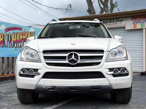 Used 2011 Mercedes-Benz GL 450 4MATIC image 3