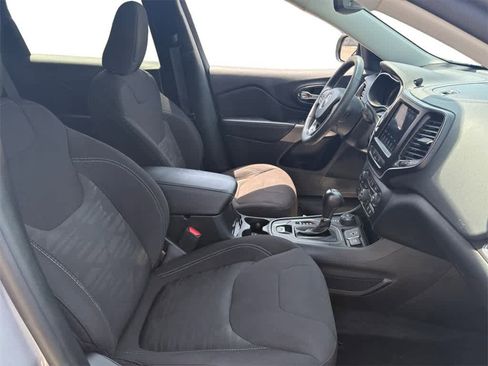 Used 2022 Jeep Cherokee Latitude w/ Comfort Safety Group image 17