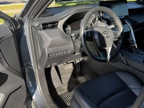 Certified 2021 Toyota Venza Limited image 14