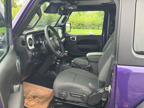 Used 2026 Jeep Wrangler Sport AWD/4WD image 13
