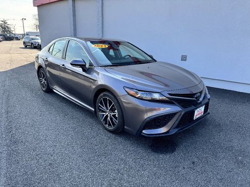 Used 2023 Toyota Camry SE w/ Cold Weather Package image 4