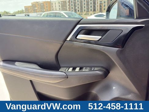 Used 2025 Mitsubishi Outlander SE FWD image 28