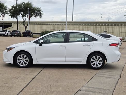 Used 2025 Toyota Corolla LE FWD image 6