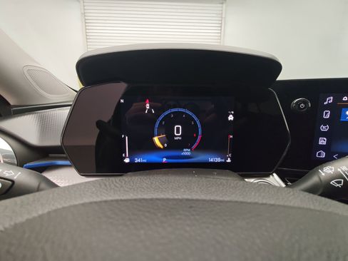 Certified 2024 Chevrolet Trax LT w/ Driver Confidence Package image 16