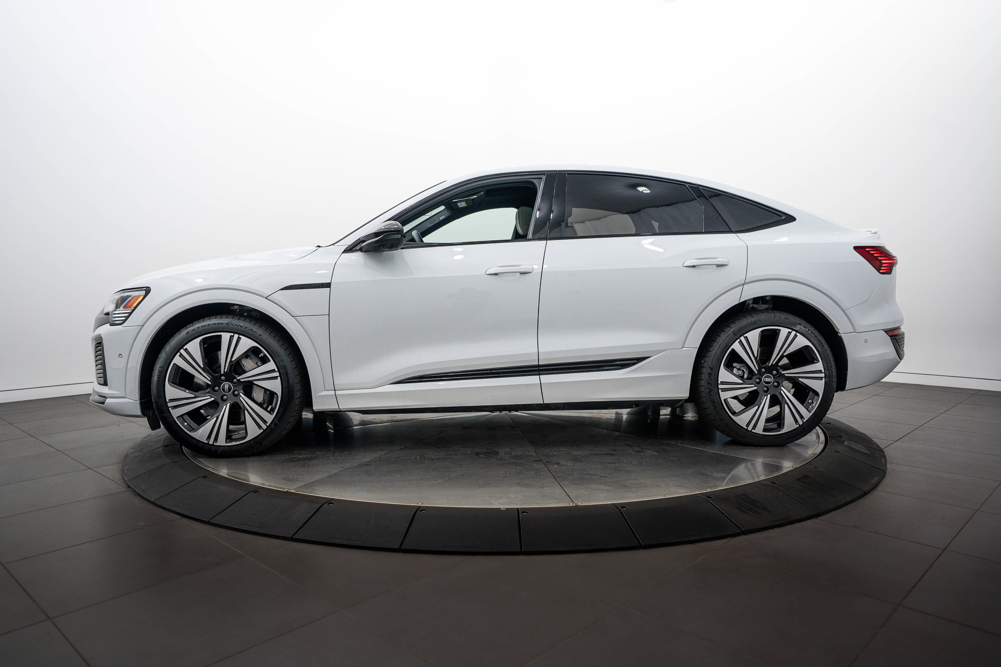 Used 2024 Audi Q8 e-tron Prestige w/ Prestige Package AWD/4WD image 7
