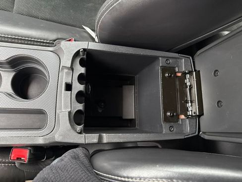 Used 2014 Dodge Challenger R/T image 25