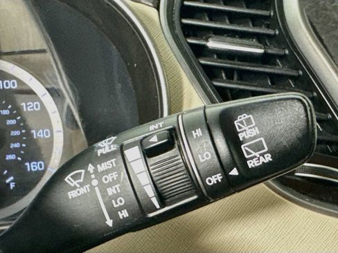 Used 2018 Hyundai Santa Fe SE AWD/4WD image 13